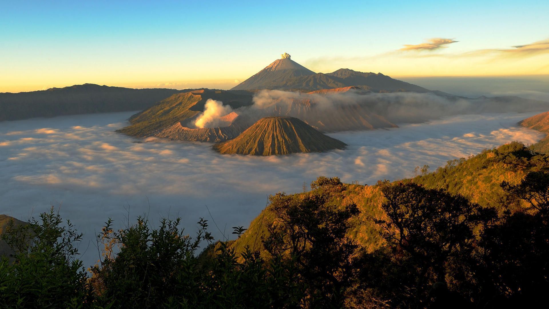 bromo火山bromo火山位于巴布亚的rajaampat湖位于苏门答腊的多巴湖